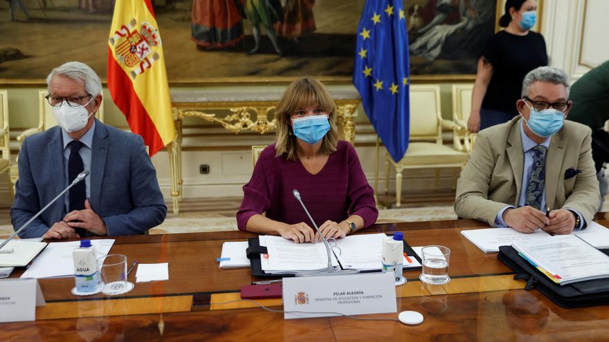 Educación y las comunidades confían en el éxito de la vacunación y el curso empezará con medidas más flexibles