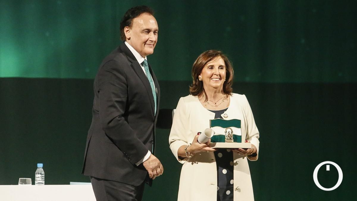 La autora Mercedes Guerrero descubre en 'El viñedo dorado' a una mujer valiente al adquirir bodega californiana