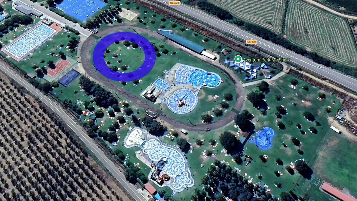 Espacio del antigo campo de fútbol donde se ubicarán los nuevos toboganes gigantes de Valencia de Don Juan.