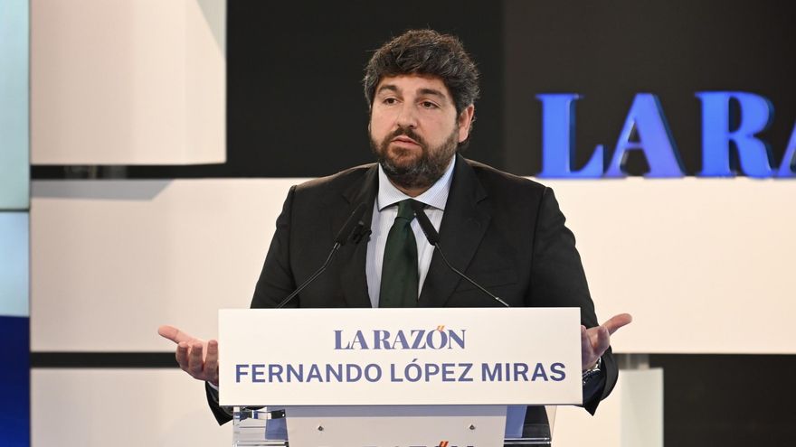 López Miras, sobre la negociación de los presupuestos de la Región de Murcia: "Es difícil llegar a un acuerdo con los socialistas"