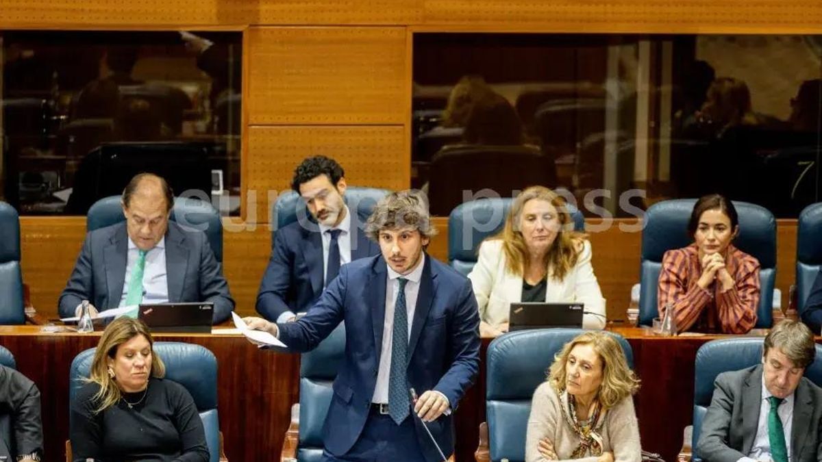 Tres diputados de Ayuso amenazan con dimitir como protesta por el cese del consejero de Educación