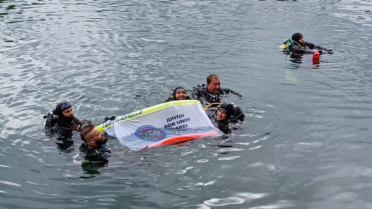 Retiran 20 kilos de basura del río Guadiela, entre los embalses de Buendía y Alcorlo