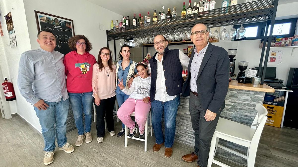 Viforcos vuelve a tener bar tras años cerrado gracias a una familia llegada de Granada con el proyecto Repuebla