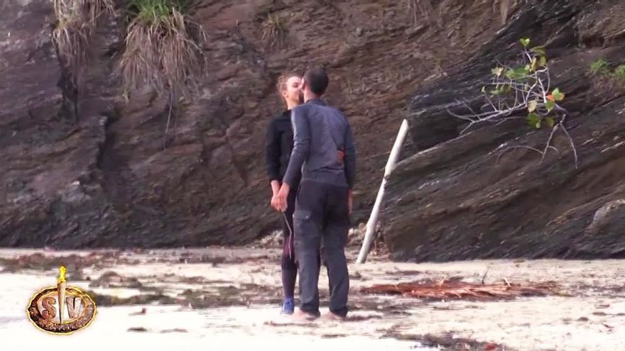 'Supervivientes' mostró el primer beso de Manuel y Katerina, y la pelea con Adara: "Una carpeta más 'fake'..."