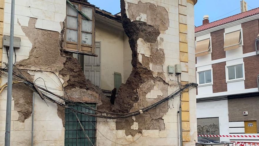 El temporal provoca el derrumbe de la fachada de una casa histórica en Huerta de la Reina