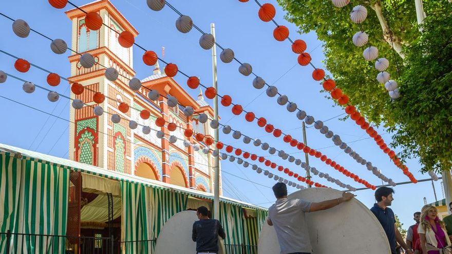 ¿Feria larga o corta? Sevilla enciende los farolillos en plena 'campaña electoral' del referéndum sobre el futuro de la fiesta