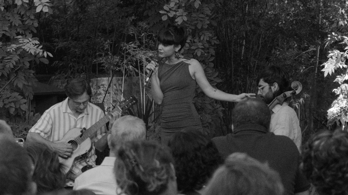 Un instant del concert al jardí del museu modernista de Sóller