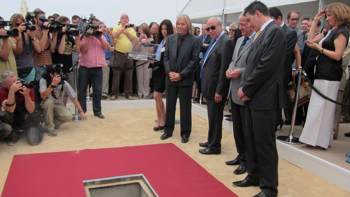 Valcárcel ve "más factible que imposible" la construcción del parque temático Paramount Murcia