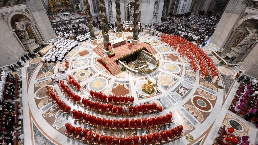 Vista general de la misa "Pro eligendo pontifice", este miércoles en la basílica de San Pedro