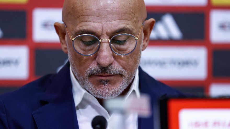 El seleccionador masculino no dimite pero pide perdón por los aplausos a Rubiales: "Son unos hechos injustificables"