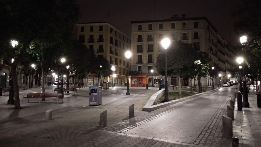 La plaza de Lavapiés vacía durante el toque de queda