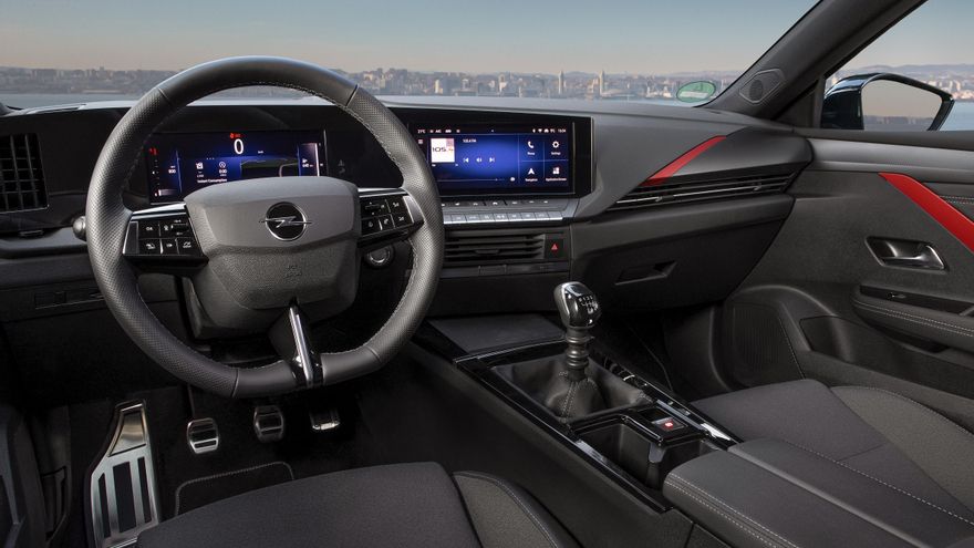 Habitáculo del Opel Astra.