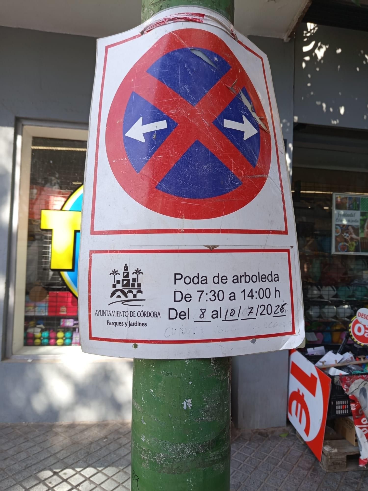Cartel de poda en el mes de julio de 2026 en Córdoba.