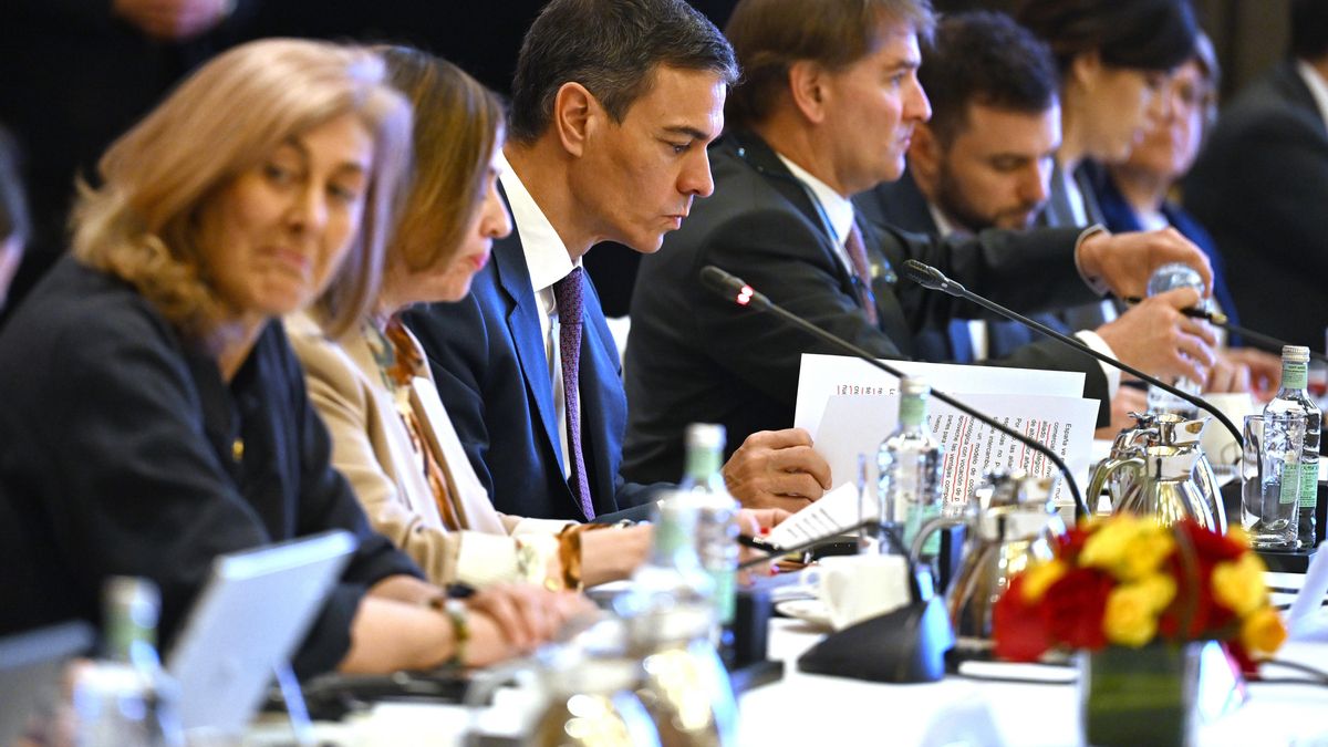 Sánchez busca erigirse cómo referente progresista en Barcelona ante un mundo polarizado por el trumpismo