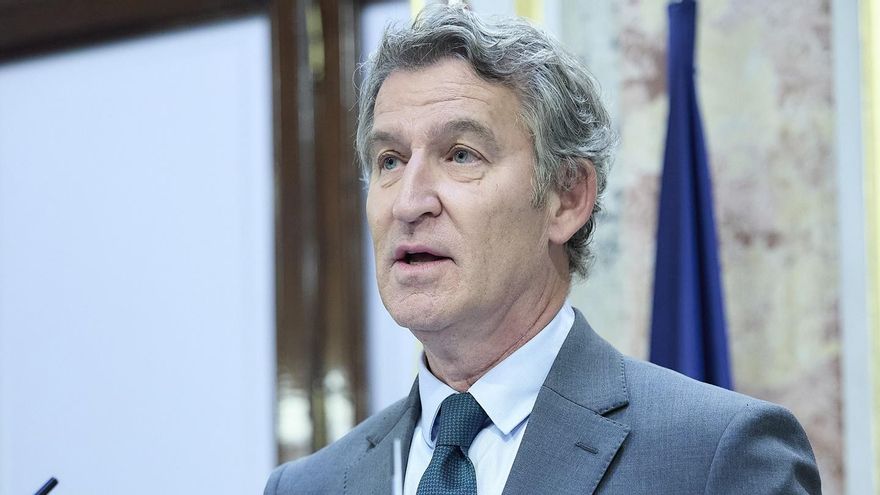 El PP insiste en su discurso contra la migración y el PSOE acusa a Feijóo de convertirse en "el número dos de Abascal"