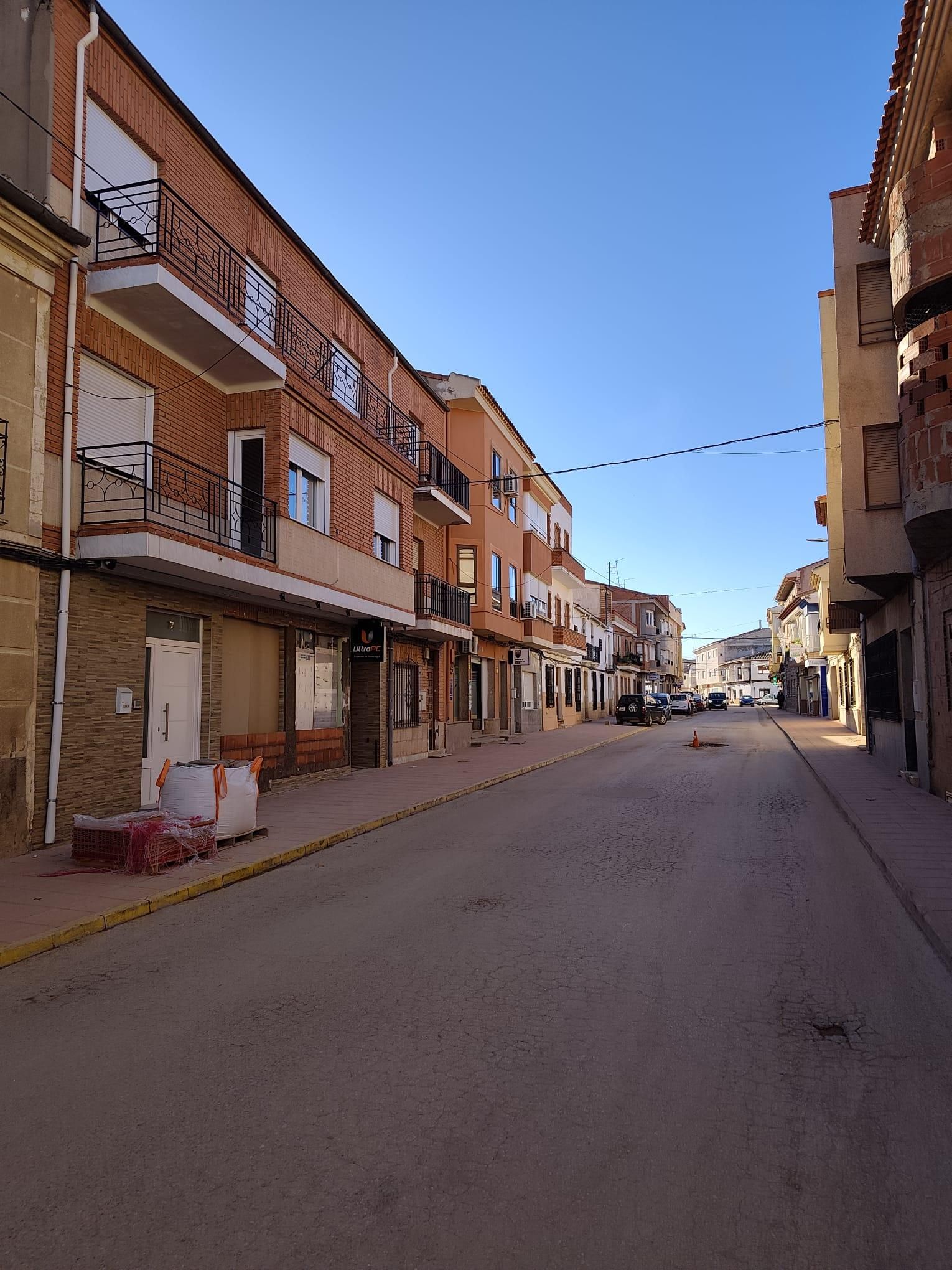 El estado actual de una de las calles de Madrigueras afectada por las inundaciones