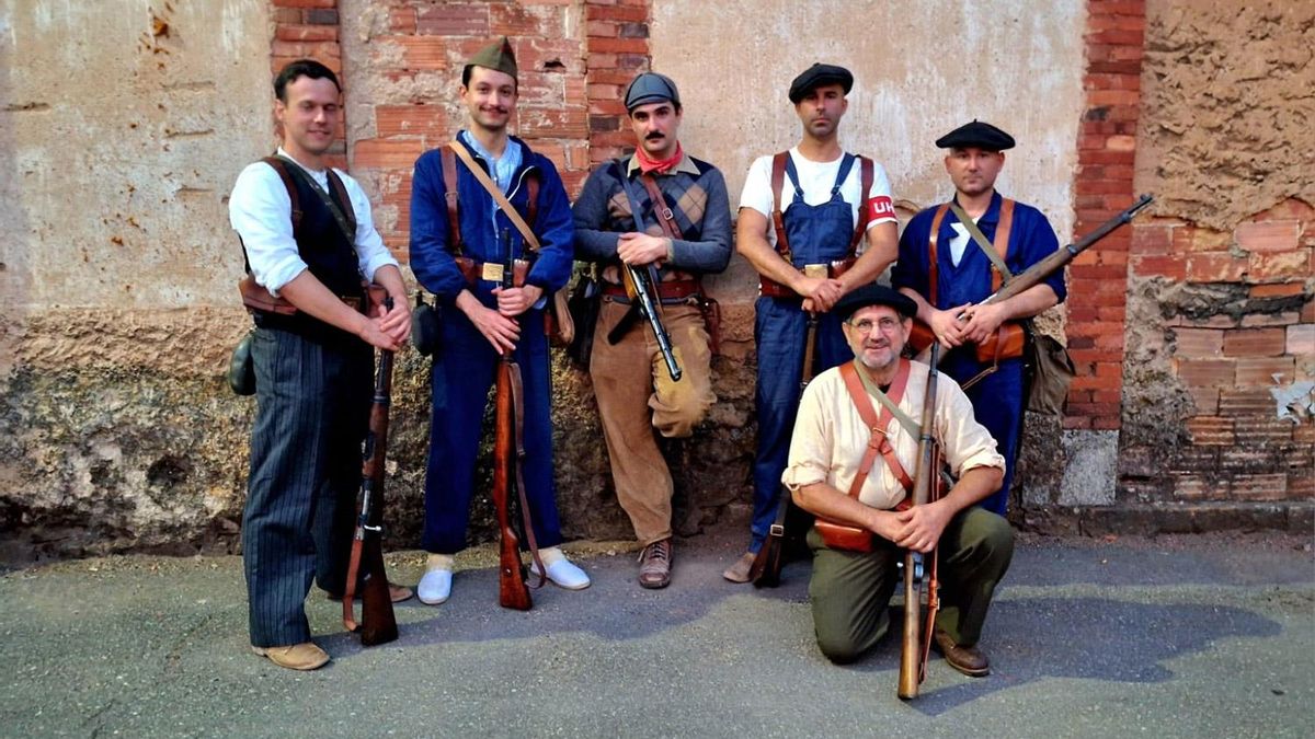 La recreación de La Noche de las Trincheras hace regresar al pasado a Villamanín y La Pola de Gordón