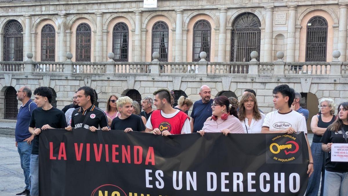 “Mi casa no es tu negocio”: la Unión Popular de Inquilinas de Toledo clama contra el desahucio de Maricarmen