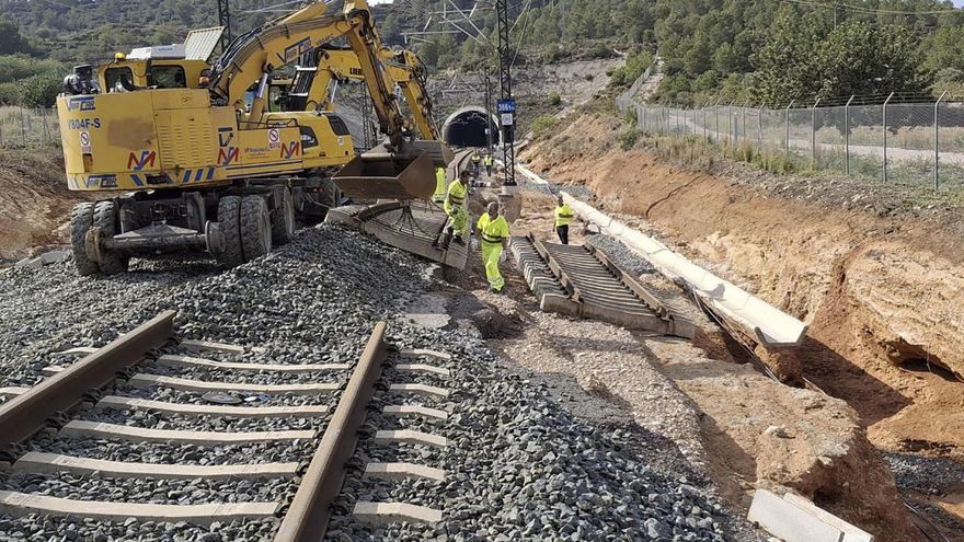 Trabajos de reconstrucción de la línea de alta velocidad Madrid-Valencia a la salida del túnel de Chiva (Valencia) Fotos y Videos: Pool Transportes- Trabajos de reconstrucción de la línea de alta velocidad Madrid-Valencia. EFE/Pool Ministerio de Transportes  *****SOLO USO EDITORIAL/SOLO DISPONIBLE PARA ILUSTRAR LA NOTICIA QUE ACOMPAÑA (CRÉDITO OBLIGATORIO) *****
