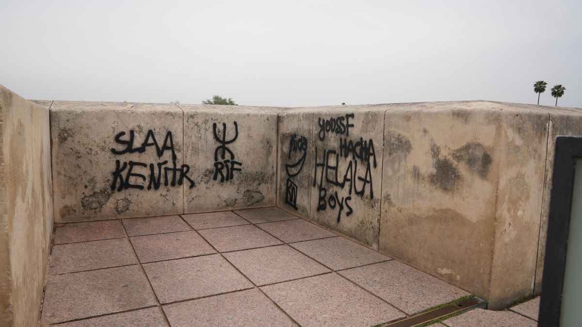 Vandalizan con pintadas el Puente Romano de Córdoba