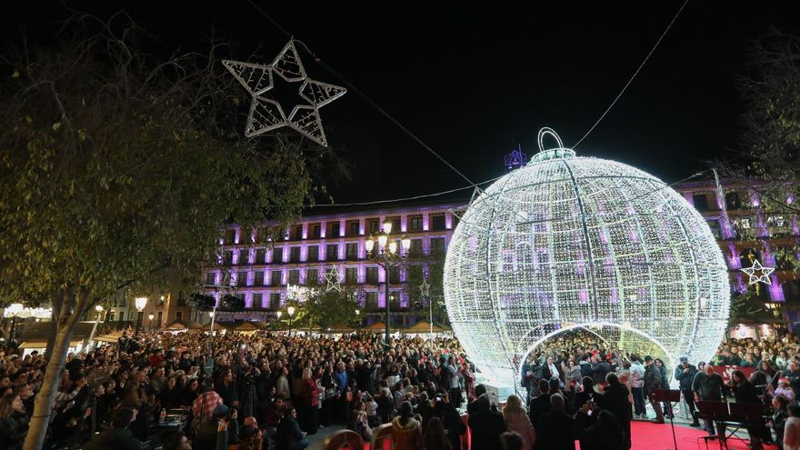 Carmen, vecina de Toledo harta de aglomeraciones: "La tomadura de pelo de alargar los días de Navidad es bestial"