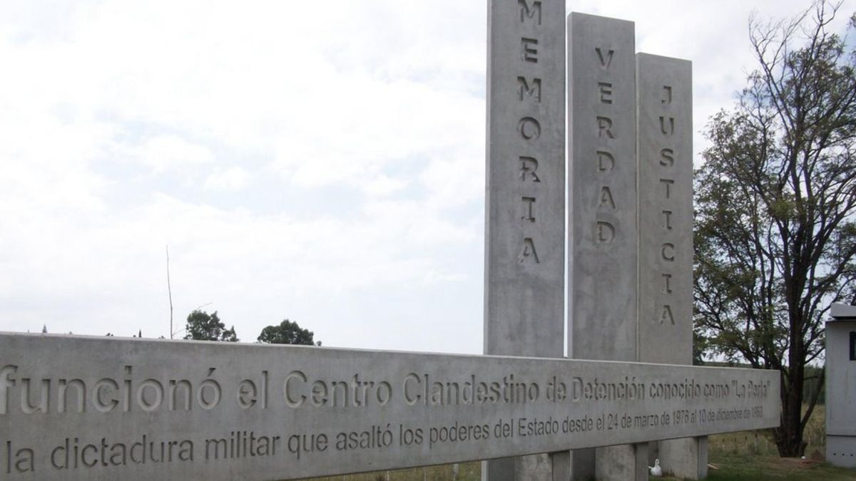 La Perla funcionó como centro clandestino de detención entre 1976 y 1978; se estima que por sus instalaciones pasaron entre 2.200 y 2.500 personas.