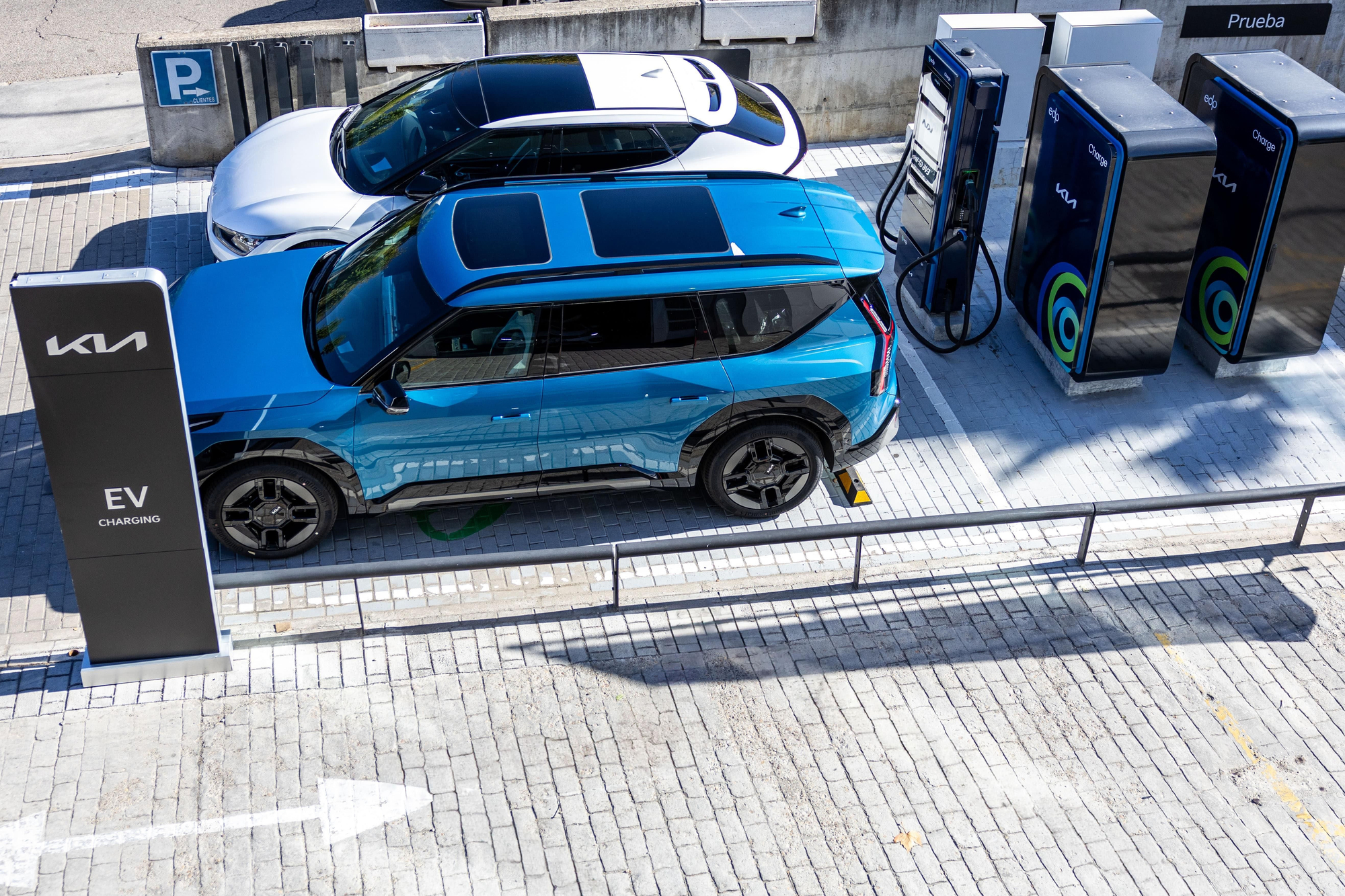 Varios modelos de Kia utilizan un dispositivo de carga ultrarrápida.