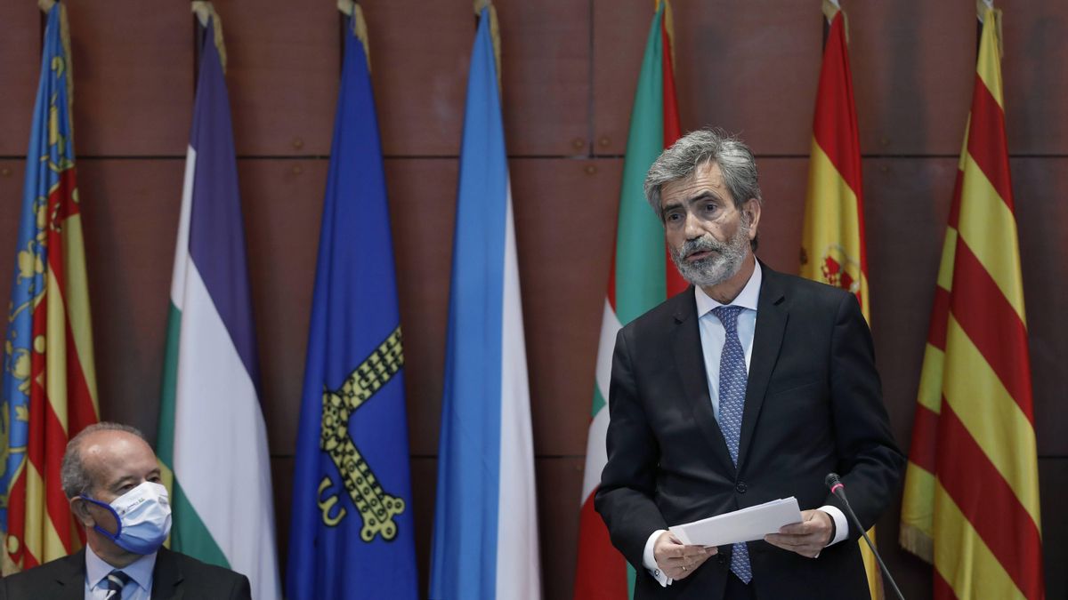 El ministro de Justicia, Juan Carlos Campo (i), y el presidente del Tribunal Supremo y del Consejo General del Poder Judicial (CGPJ), Carlos Lesmes
