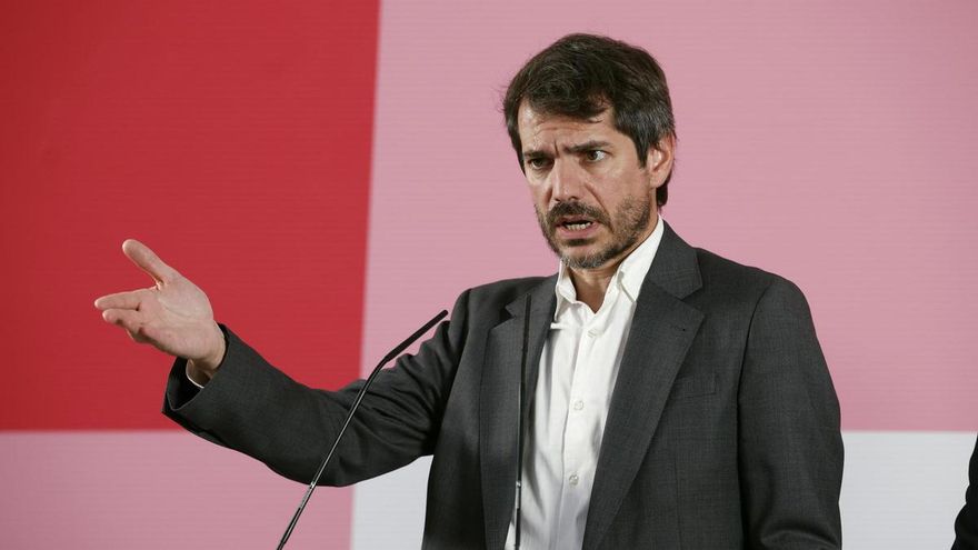 El portavoz de Sumar, Ernest Urtasun, ofrece una rueda de prensa, este lunes en Madrid.