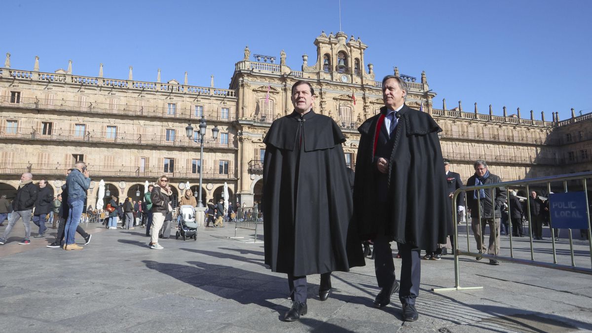 Salamanca recuerda la faceta de rector de Unamuno en su tradicional ofrenda floral