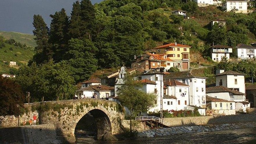 Gastronomía, naturaleza e historia en una de las villas asturianas con más palacios en su casco urbano de toda la provincia