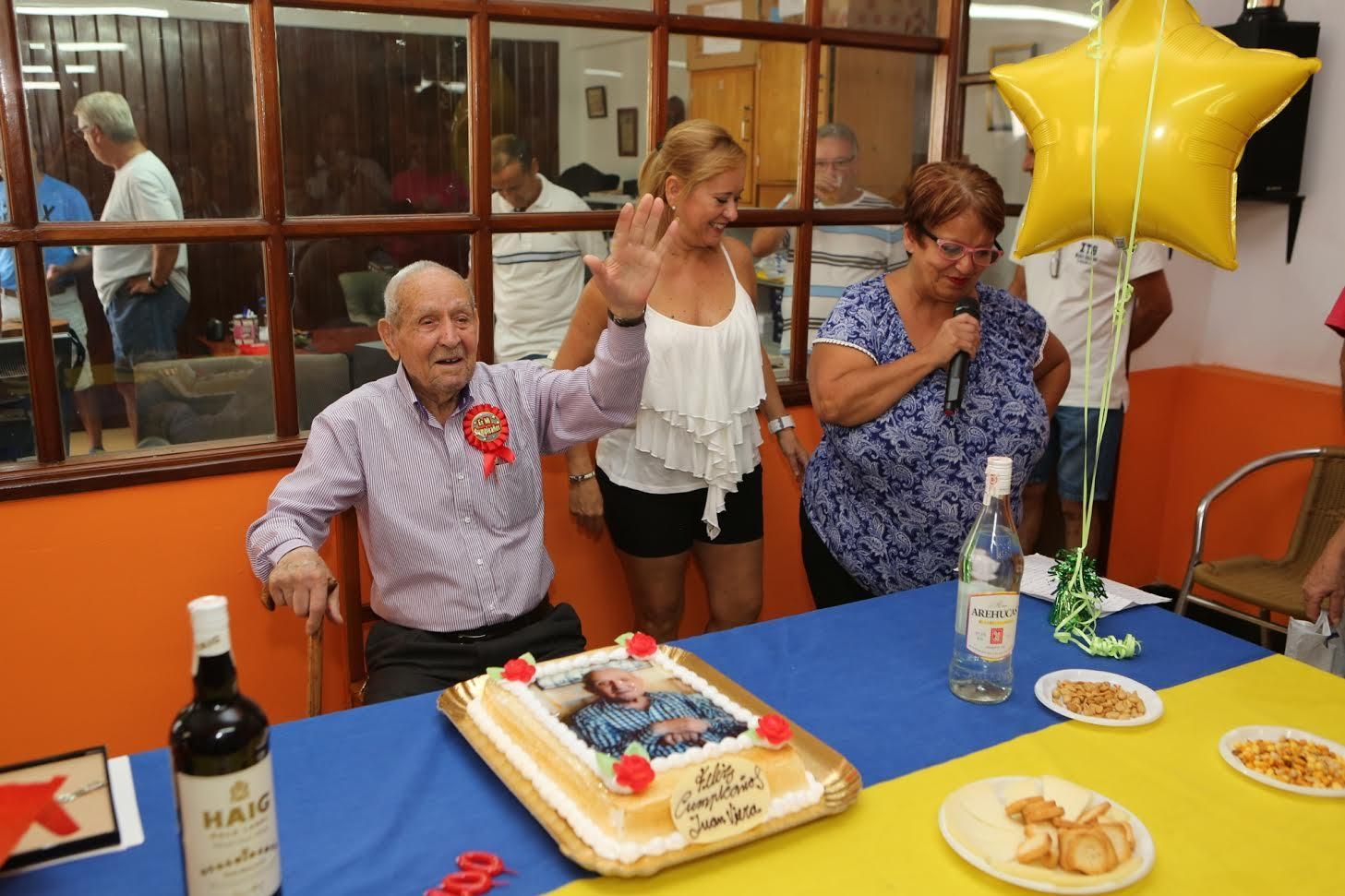 Juan Viera celebra su 100 cumpleaños. (ALEJANDRO RAMOS)