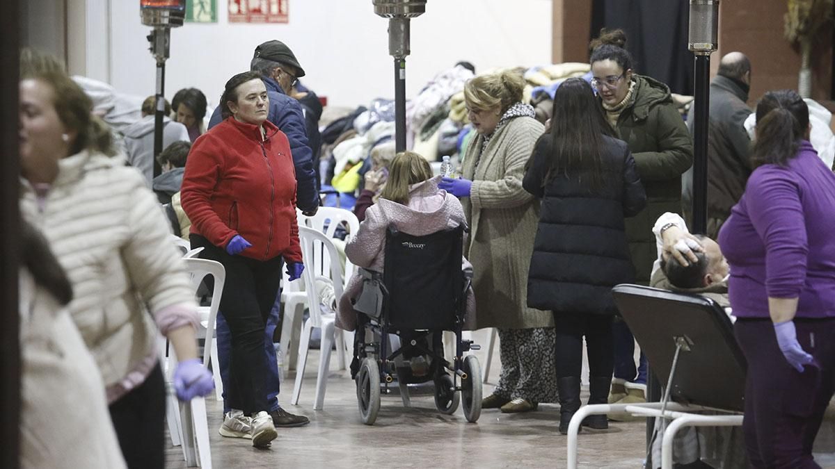 Pasajeros del tren descarrilado son trasladados a la caseta municipal de Adamuz