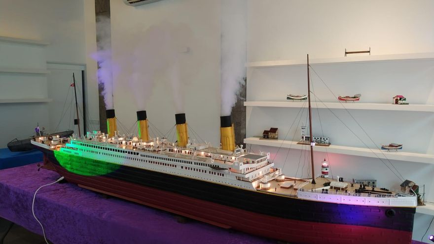 La miniatura del 'Titanic' elaborada por José Cáreces y expuesta en la Fedac