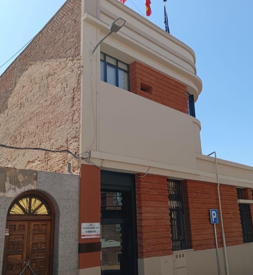 La piqueta solo ha dejado el portón de entrada