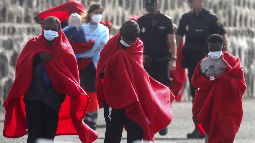Fallece el niño que llegó a Lanzarote en estado grave tras volcar su patera en la ruta canaria