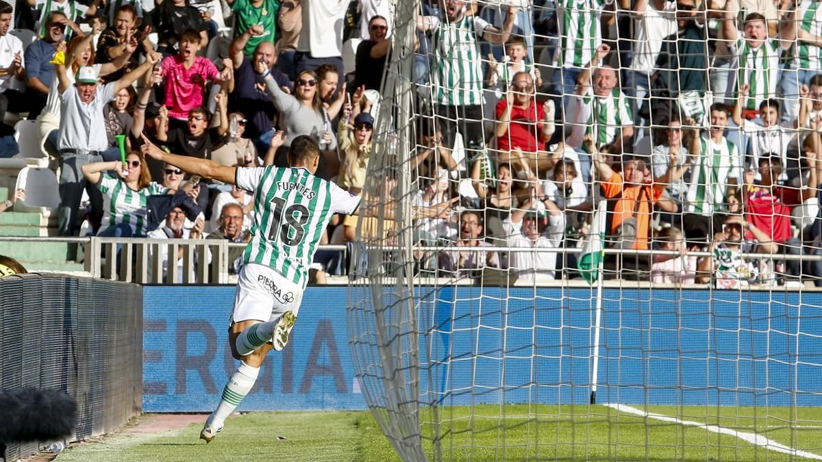 Fuentes celebra el 2-0 en el Córdoba CF - AD Ceuta