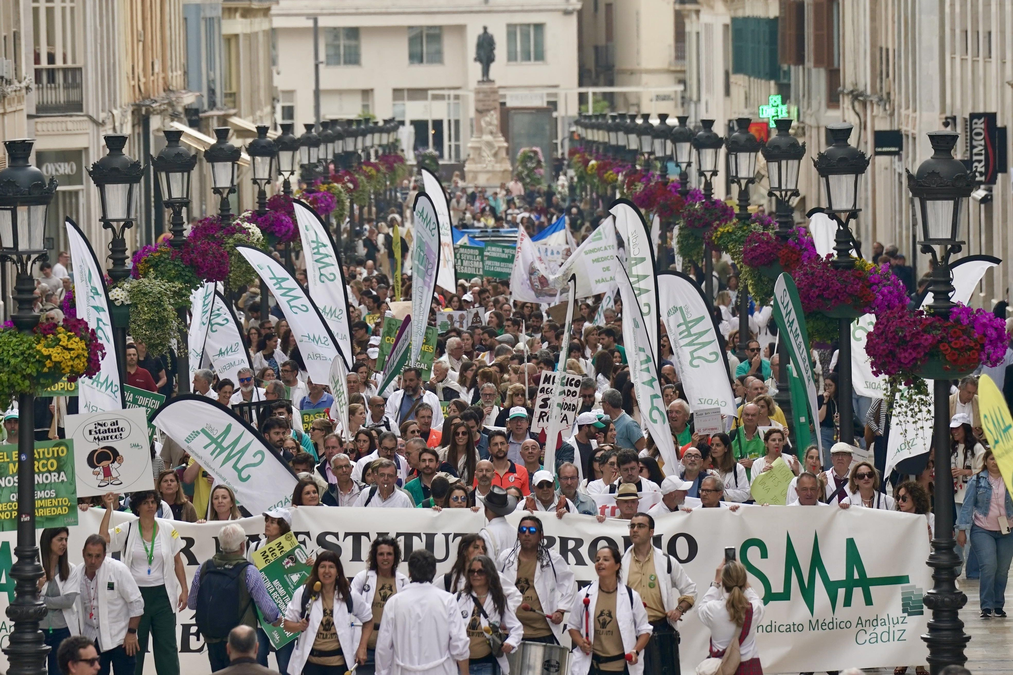 Manifestación de médicos en Málaga en el tercer día de huelga contra el Estatuto Marco del Gobierno central