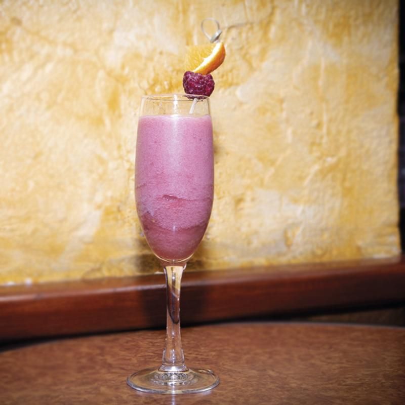 Cafetería Pub El Molino: 'Aromas de invierno' un cóctel basado en un sorbete de frutos rojos con cava