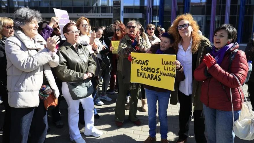Unas 200 personas muestran su apoyo a Cristina Fallarás en los Juzgados de Zaragoza: "Hay un señalamiento claro"