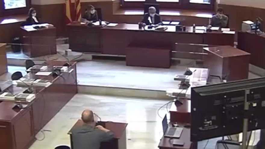 El Govern pide cinco años de cárcel a un independentista por agredir a dos mossos pese a que JxCat y ERC reclamaron que se retirara del caso