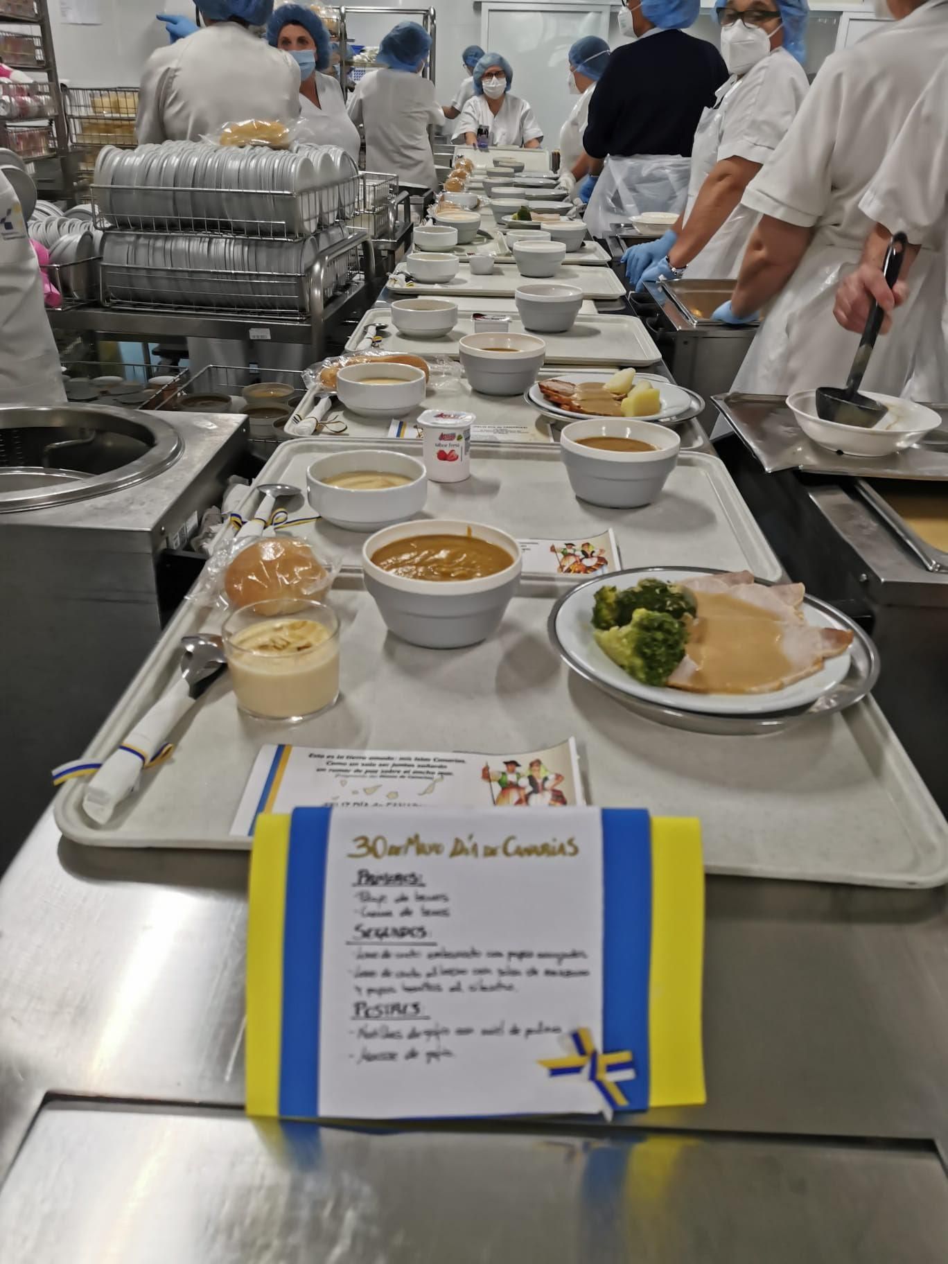 Los hospitales del SCS ofrecen a las personas ingresadas menús especiales con motivo del Día de Canarias

.