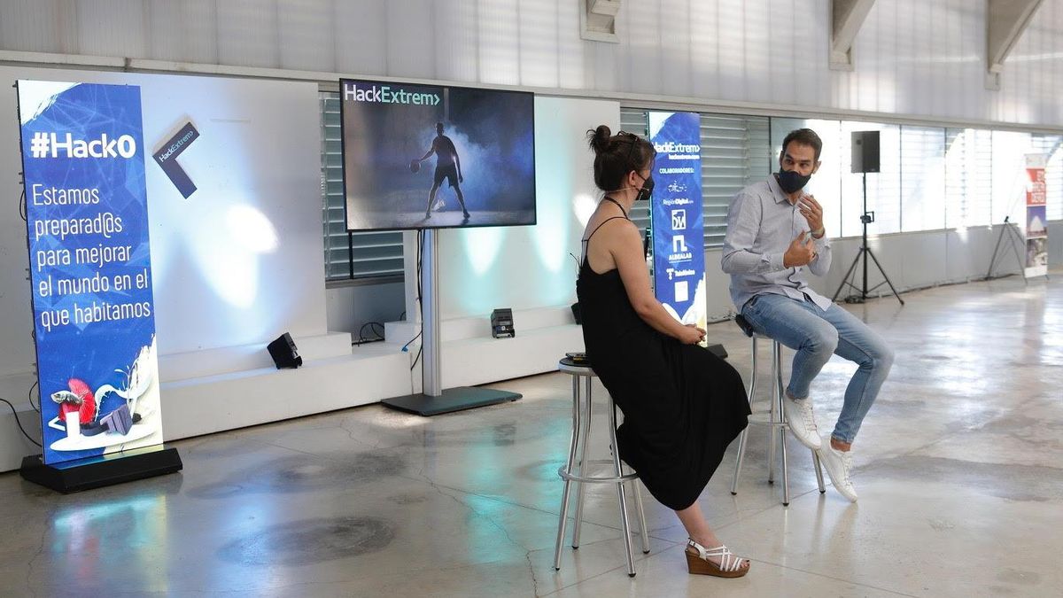 El extremeño José Manuel Calderón, ex jugador de la NBA, durante la presentación de los proyectos.