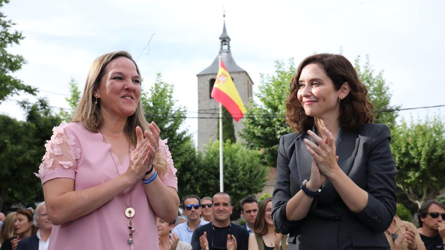 La presidenta de la Comunidad de Madrid y candidata del PP a la reelección el próximo 28M, Isabel Díaz Ayuso, junto con la candidata del PP a la alcaldía de Galapagar, Carla Isabel Greciano Barrado.