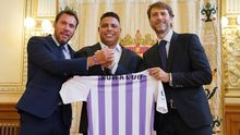 El alcalde de Valladolid, Óscar Puente, el exfutbolista Ronaldo Nazario y el presidente del club, Carlos Suárez.