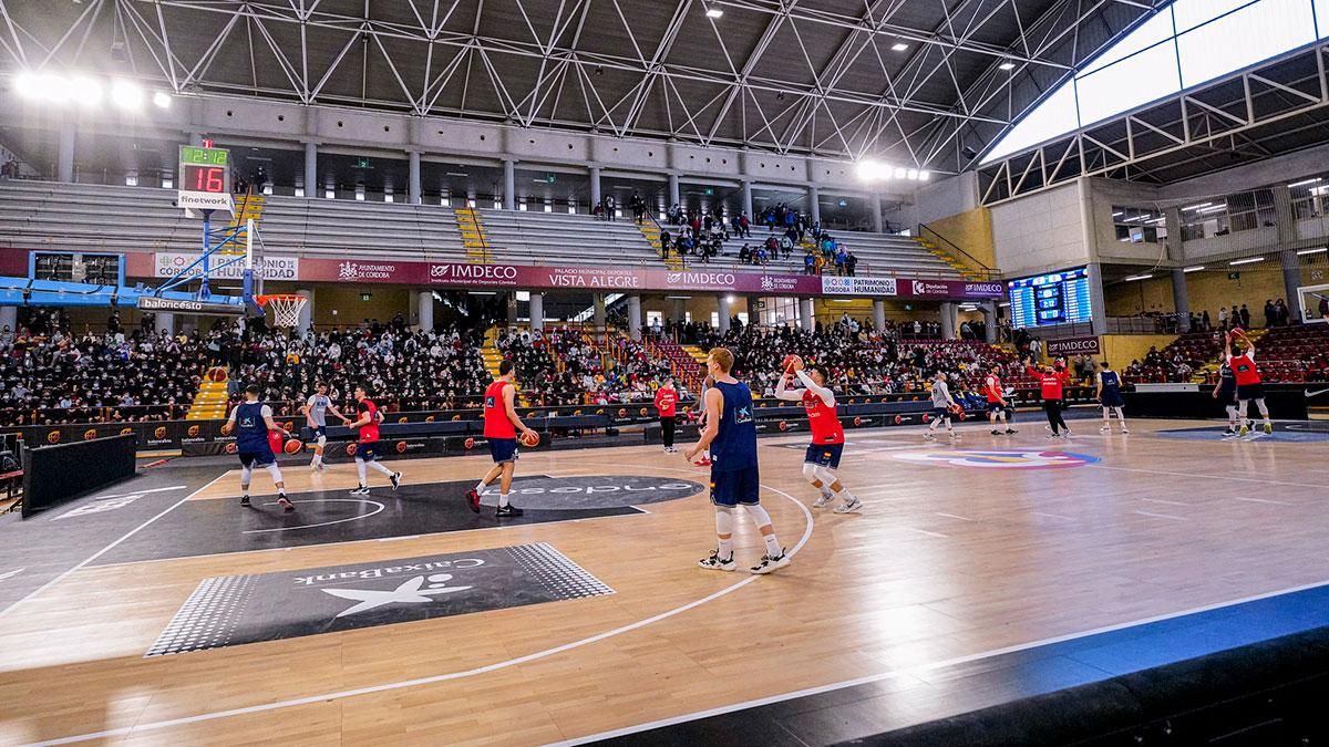Entrenamiento de la selección española de baloncesto abierto a escolares cordobeses