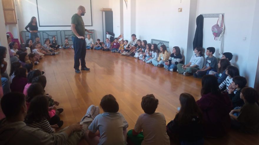 "No nos gustan las cacas de perro ni la falta de árboles": los niños hablan sobre las demandas para su barrio