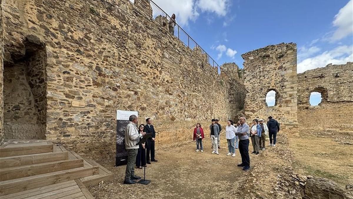 Fundos inaugura la exposición ‘Don Suero de Quiñones: más allá de la leyenda’ en el castillo de Laguna de Negrillos
