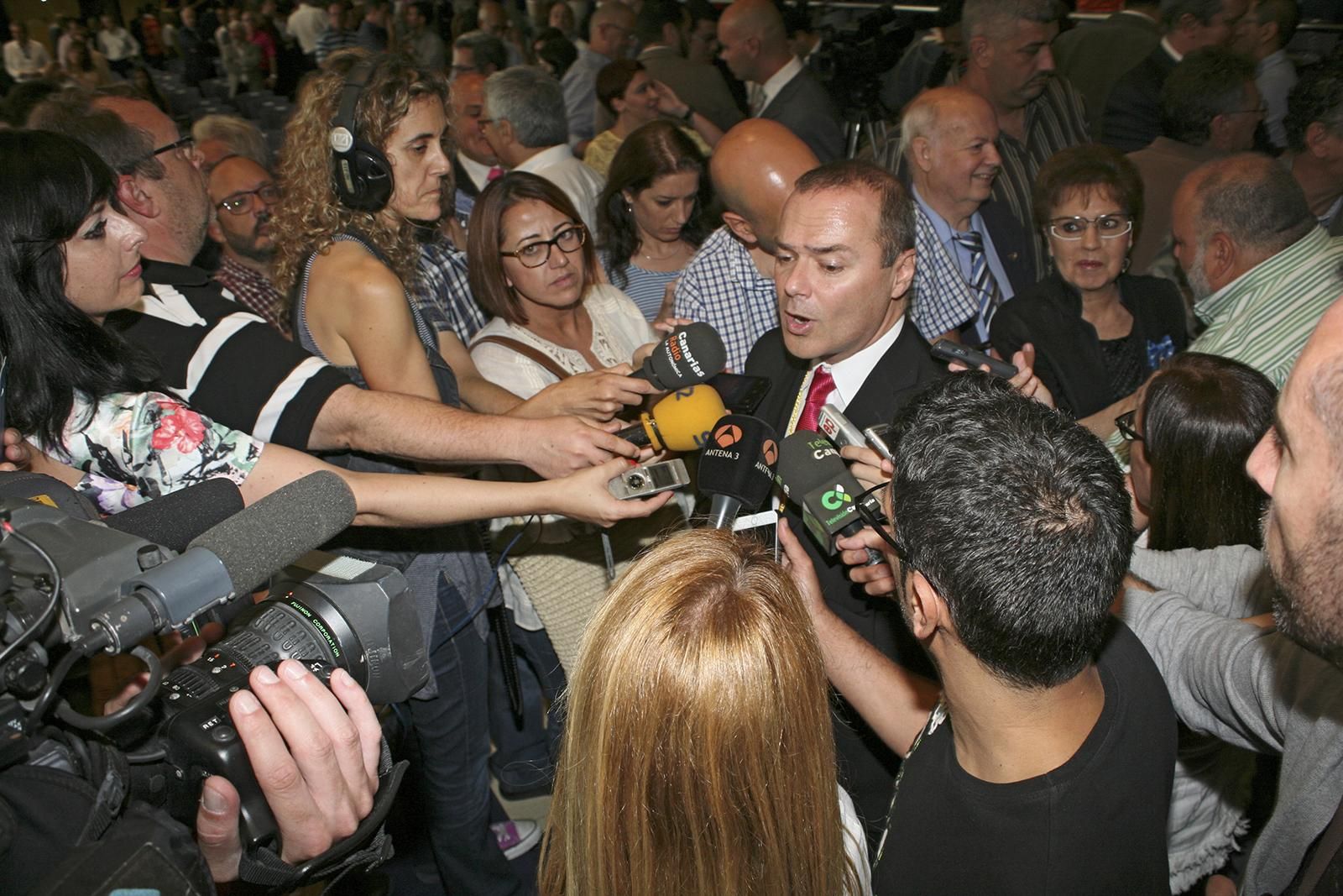 Augusto Hidalgo, tras la ceremonia de investidura. (Foto: Alejandro Ramos).