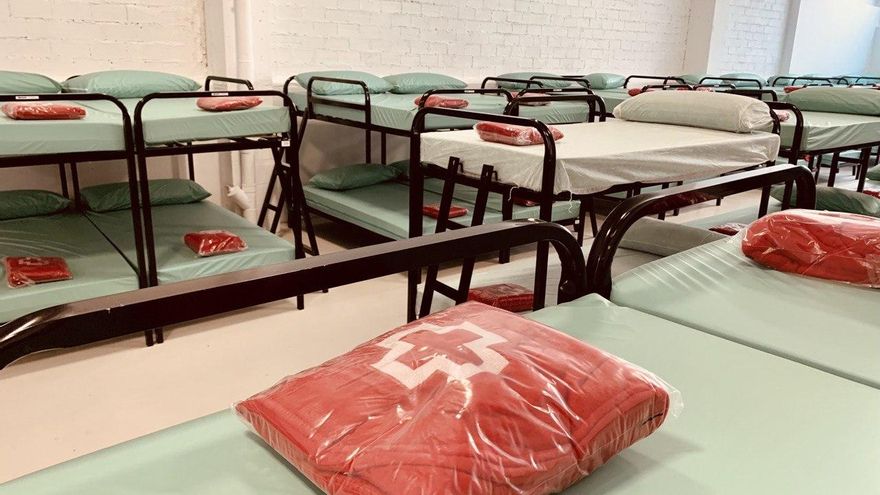 Literas para refugiados preparadas en Irún